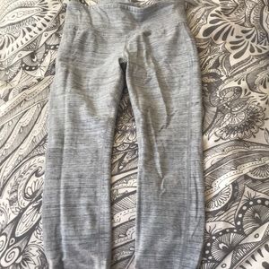 Gap Fit light grey crop leggings